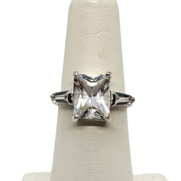 Sterling Silver Cubic Zirconia Ring - Picture 1 of 7